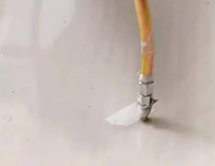 深圳市瓷砖空鼓维修公司专业解答在瓷砖铺贴过程中，如果使用的砂料过粗（如全部使用了粗砂），可能会导致以下问题